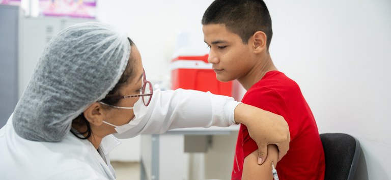 Ministério da Saúde entrega nova remessa de vacinas da dengue