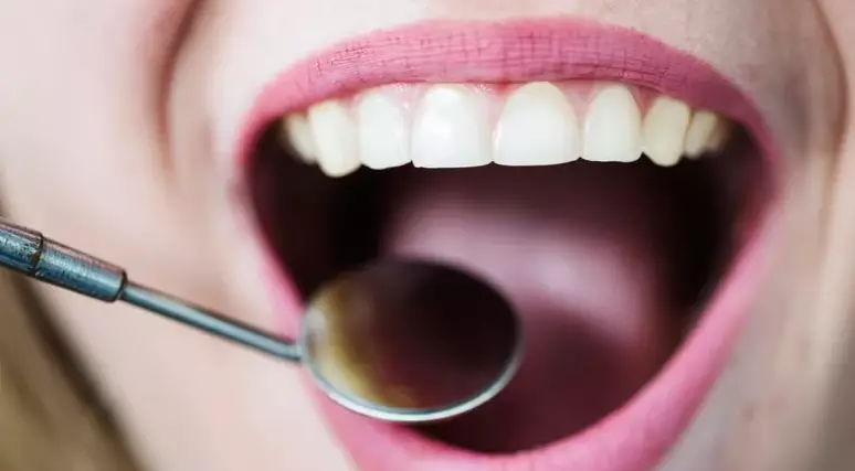 Cientistas japoneses testam tratamento que promete fazer dentes crescerem novamente