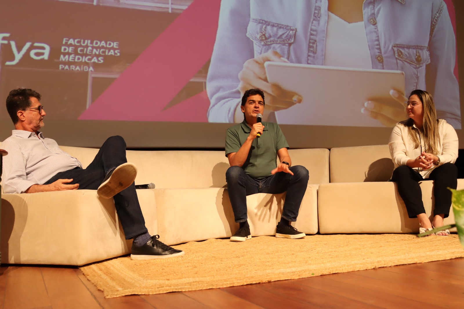 Afya Paraíba realiza mesa redonda sobre inovação e tecnologia no ensino da medicina