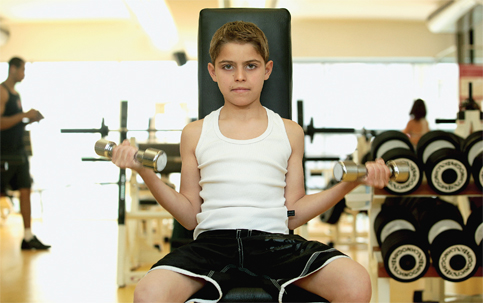 Musculação na infância e adolescência: veja mitos, benefícios e cuidados da prática