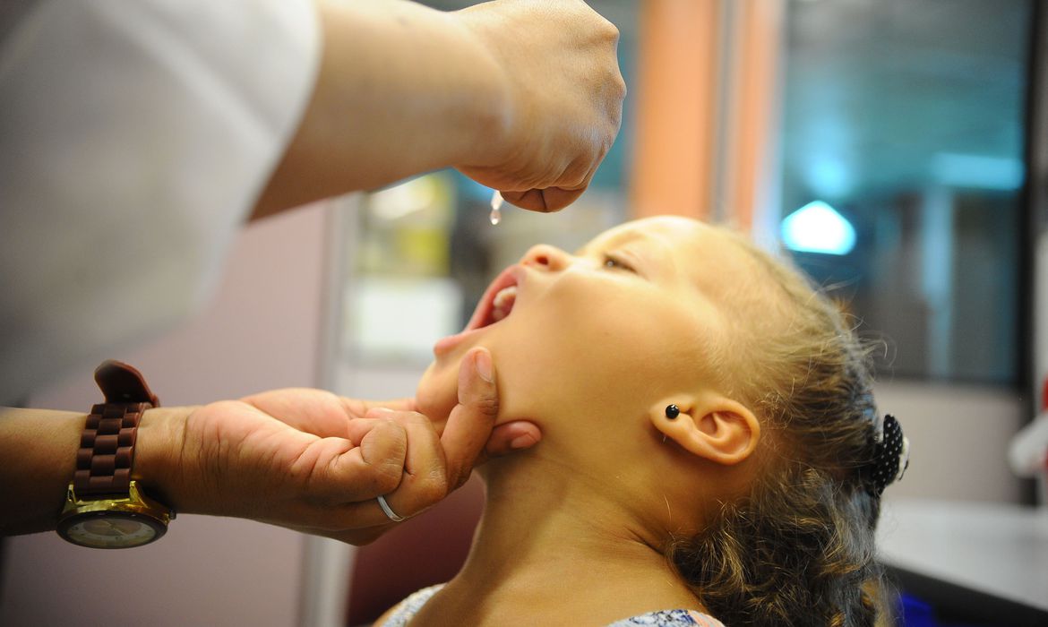 Saúde Pesquisadores apontam alto risco de volta da poliomielite no Brasil