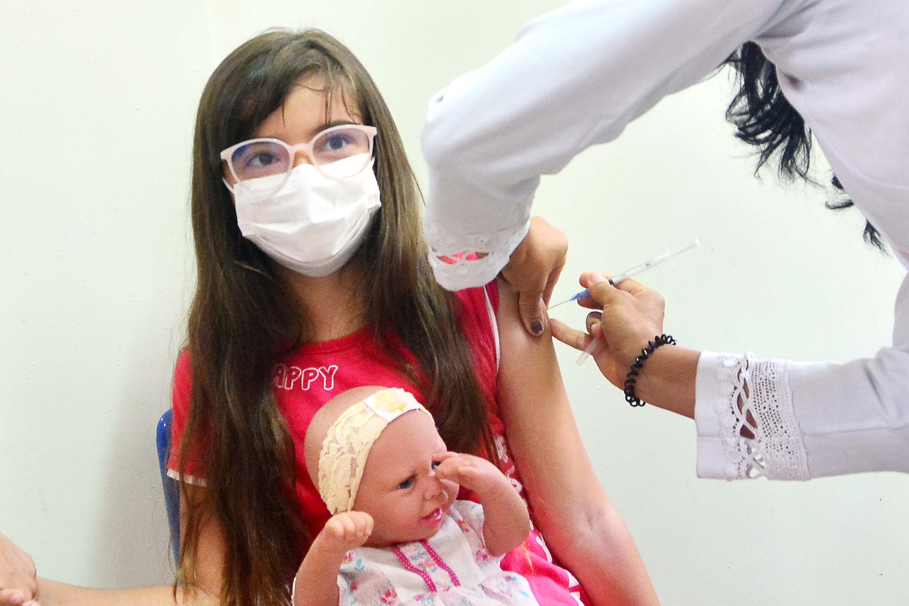 Crianças não vacinadas representam 90% dos casos moderados a graves de Covid-19, diz estudo