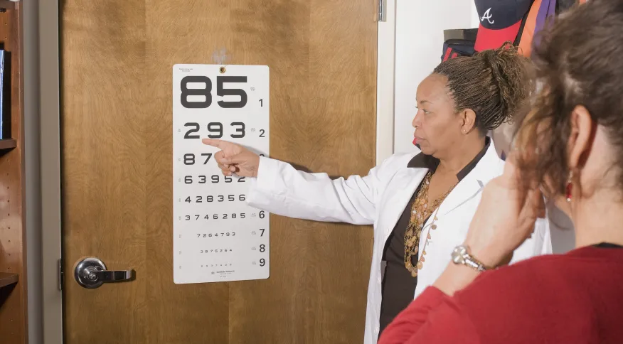 Abril Marrom: Prevenção é essencial para evitar cegueira, diz oftalmologista